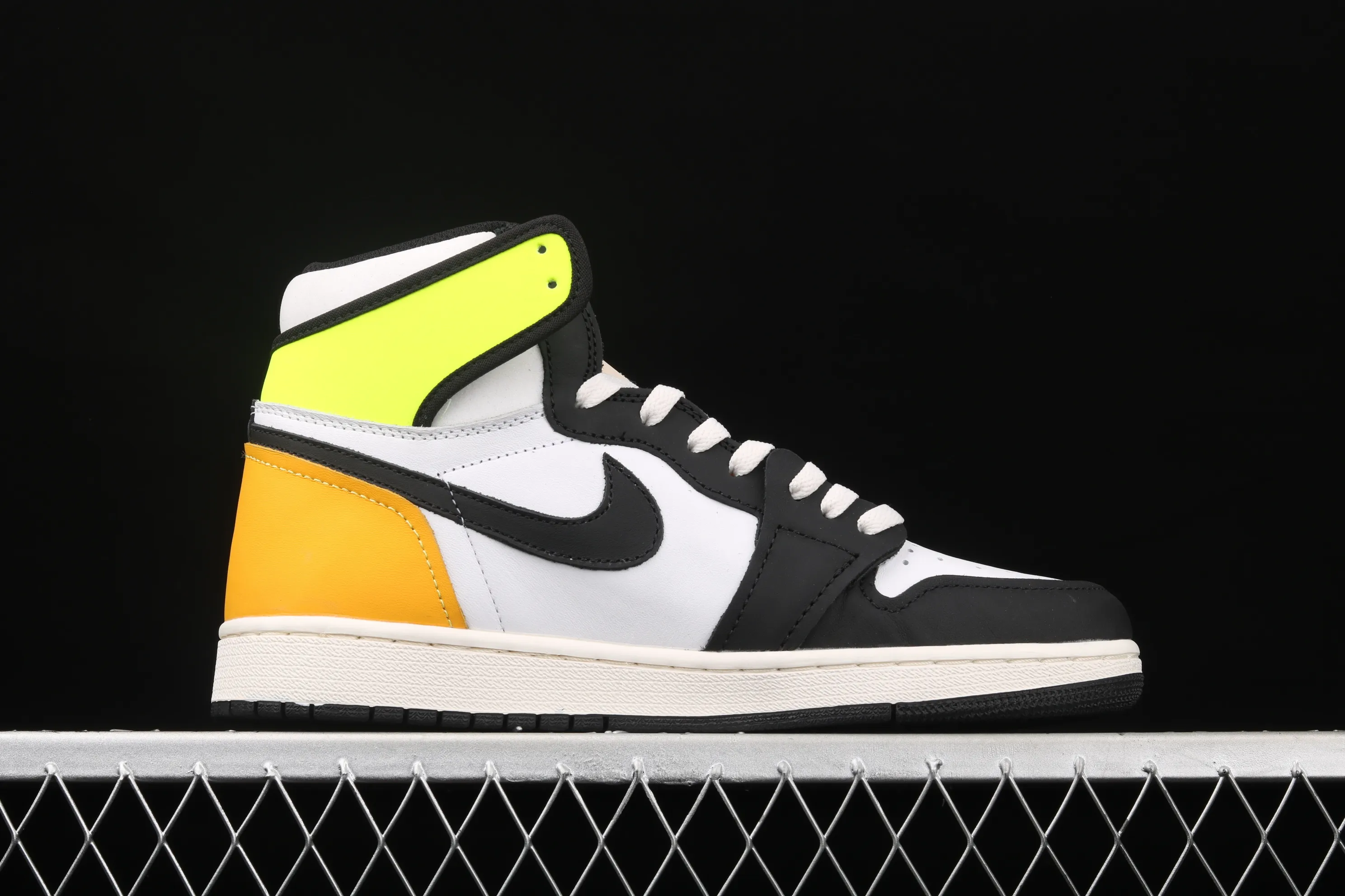 All categories Air Jordan Jordan series basketball shoes Air Jordan 1 High H version Air Jordan 1 Retro High OG AJ1 Joe 1 fluorescent yellow green Gaobang basketball shoes 555088-118
